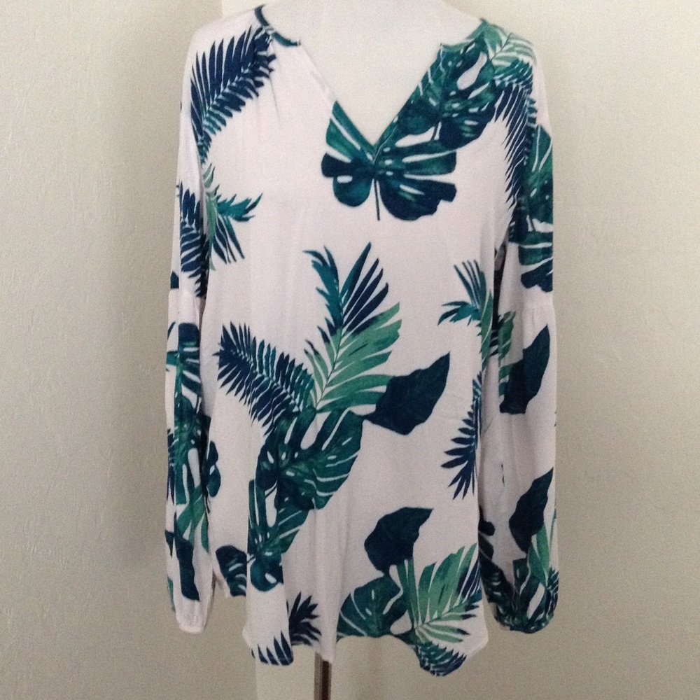 🌴White Long Sleeve with Palm Fronds🌴